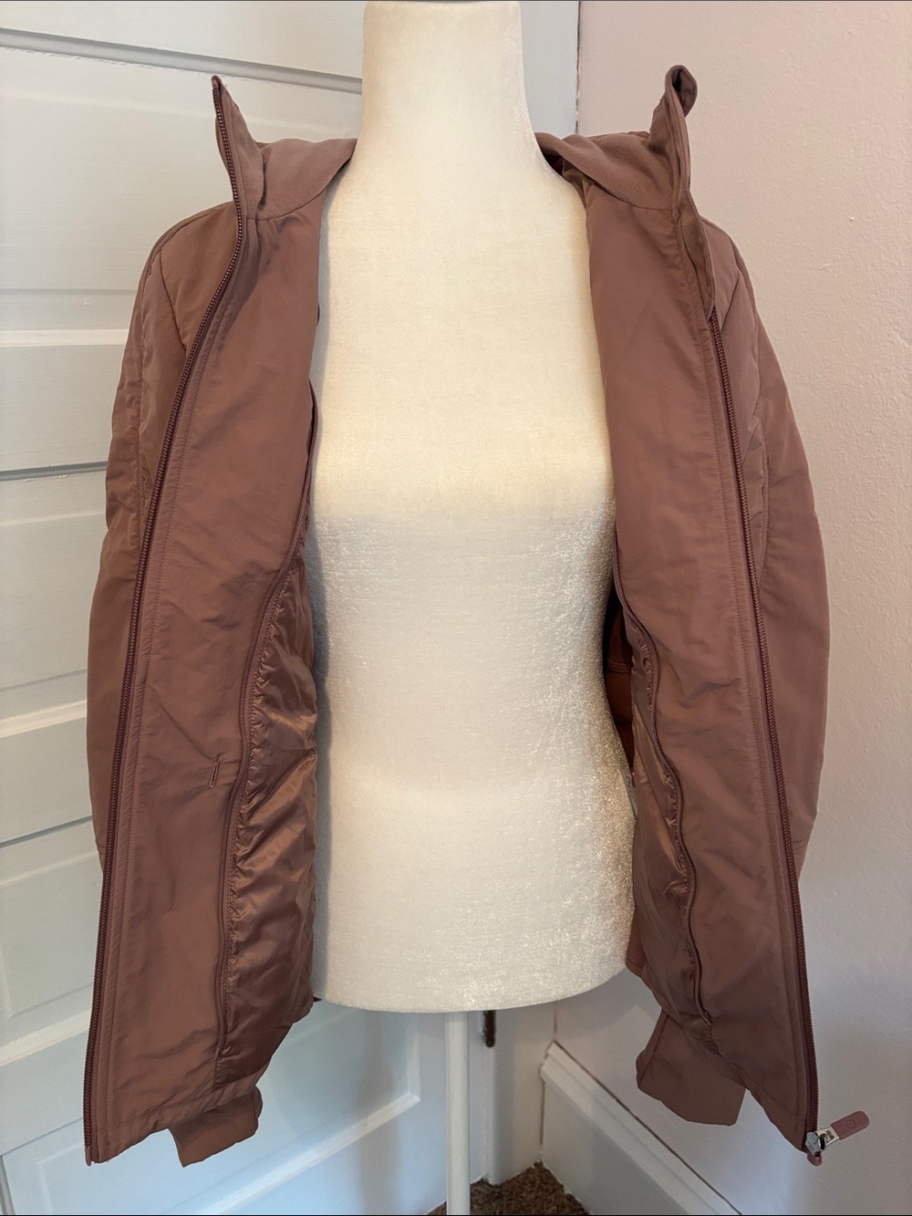 lululemon athletica Women's Hooded Puffer Jacket - Mauve - Picture 13 of 15